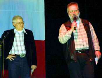 Walter Fuchs und R�diger Schmitt am 3. April 2004 w�hrend des 2. Internationalen Bluegrass Festivals in B�hl. Bild: Jens Holger Jensen