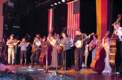 2. Internationales B�hler Bluegrass Festival am 3.4.2004: Zum Schluss eine Jamboree. Bild: Hauke Str�bing