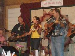 Country-Konzert im Bell Buckle Caf�, Bell Buckle, Tennessee, w�hrend der Live-�bertragung am 26. Juli 2003. Aufnahme: Florian Agreiter