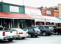 Links: Das Bell Buckle Caf� in Bell Buckle, Tennessee. Aufnahme: Hauke Str�bing