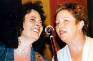 Kathy Kallick und Amy Stenberg am 3. April 2004 in B�hl, Bild: Friedrich Hog