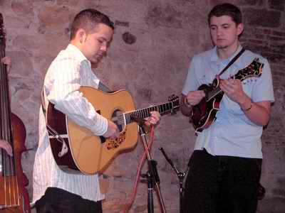 Matt Wingate (links) und John Wesley Lee am 13. Mai 2004 im Sch�tte-Keller in B�hl. Bild: Hauke Str�bing