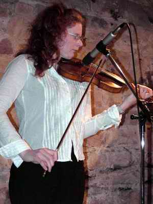Becky Buller am 13. Mai 2004 im Sch�tte-Keller in B�hl. Bild: Hauke Str�bing