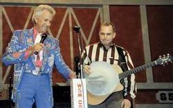 Garth Brooks und Porter Wagoner auf der Bhne der Opry, 1996