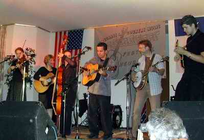 Valerie Smith & Liberty Pike, Thilo Hain (5-String-Banjo) war f�r einige St�cke Gast von Liberty Pike. Neus�dende, 39. Pfingstfestival am 30. Mai 2004. Foto: D�rthe Messing