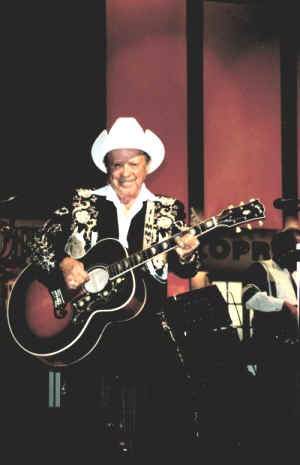 Little Jimmy Dickens auf der B�hne der Grand Ole Opry im Jahr 2002