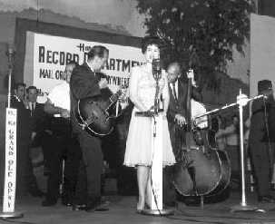 Patsy Cline auf der B�hne der Grand Ole Opry im Ryman Auditorium in Nahville, Tennessee