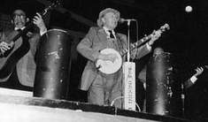 Bashful Brother Oswald, Beecher Pete Kirby auf der B�hne der Grand Ole Opry, 1977